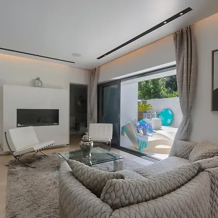 Mademoiselle Villa *