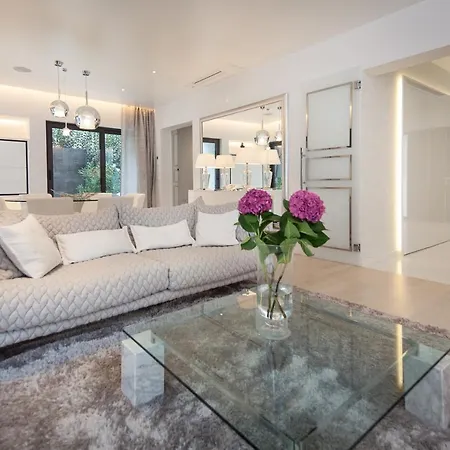 Mademoiselle Villa *